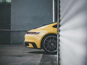 Превью обои автомобиль, вид сбоку, колесо, желтый