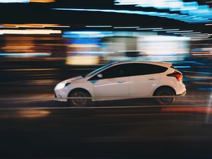 Превью обои автомобиль, вид сбоку, ночь, скорость