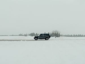 Превью обои автомобиль, внедорожник, черный, снег, зима