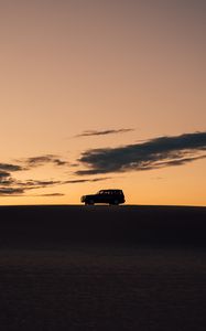 Превью обои автомобиль, внедорожник, силуэт, закат, темный