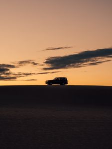 Превью обои автомобиль, внедорожник, силуэт, закат, темный