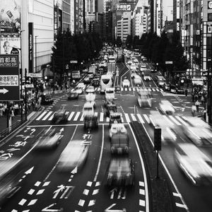 Превью обои автомобили, длинная выдержка, улица, город, черно-белый, япония