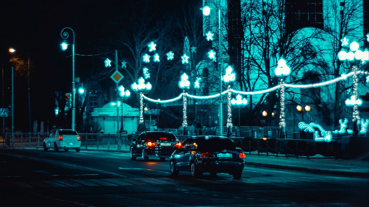 Обои автомобили, ночной город, движение, освещение, улица