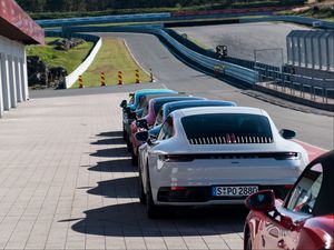 Превью обои автомобили, разноцветный, стоянка, трасса