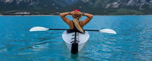 Превью обои байдарка, лодка, девушка, горы, море