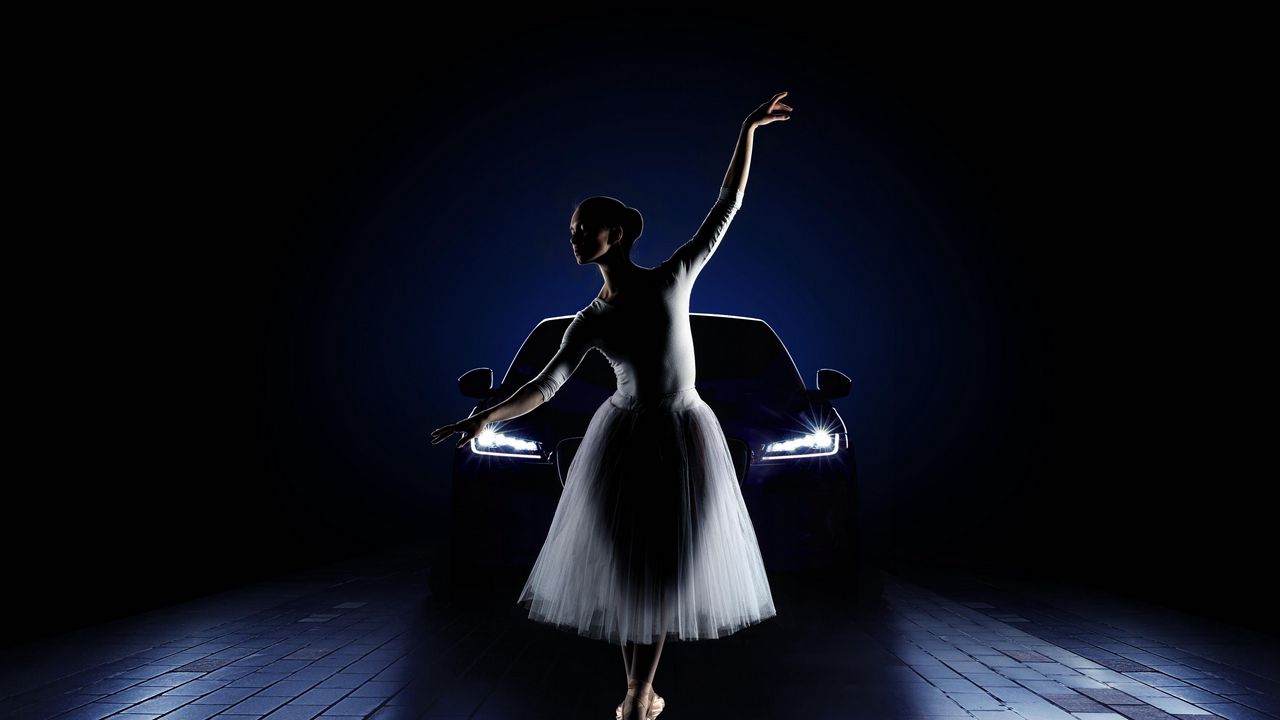 Обои балерина, автомобиль, девушка, фары, jaguar