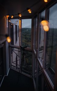 Превью обои балкон, окно, телескоп, гирлянда, блики
