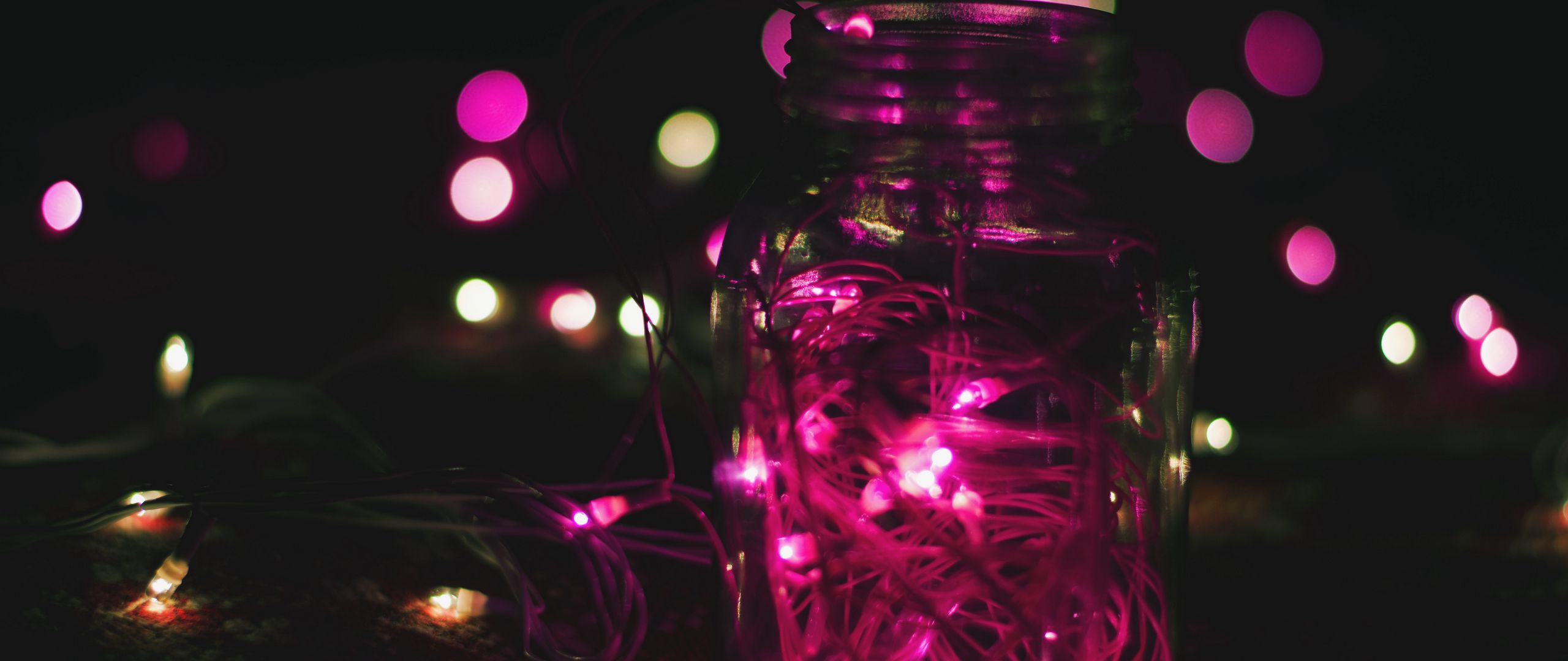 Розовое вино элджей. Розовая гирлянда. Музыкальная аватарка для девушек halsey. Света певица фото. Красивый фон неон.