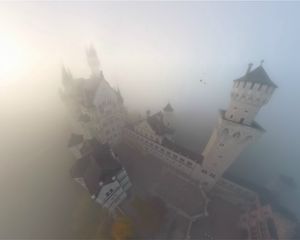 Превью обои башни, замок, туман, мгла, сверху