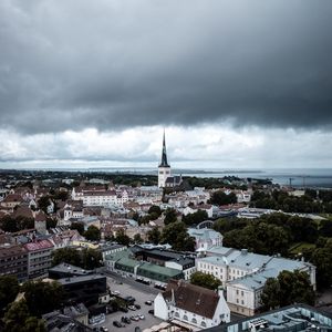 Превью обои башня, часовня, город, здания, крыши