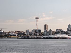 Превью обои башня, город, архитектура, море, горизонт