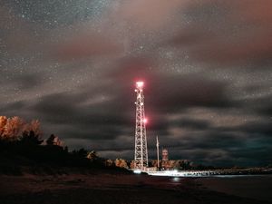 Превью обои башня, ночь, звездное небо, звезды, свечение