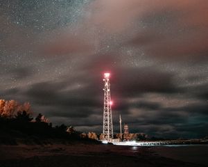 Превью обои башня, ночь, звездное небо, звезды, свечение