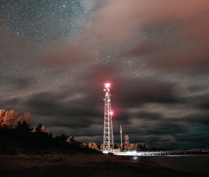 Превью обои башня, ночь, звездное небо, звезды, свечение