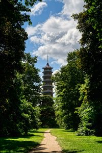 Превью обои башня, тропа, парк, деревья, тень