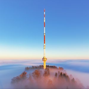 Превью обои башня, туман, деревья