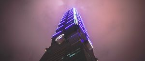 Превью обои башня, здание, архитектура, подсветка, туман