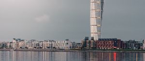Превью обои башня, здание, архитектура, вода, отражение