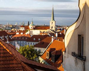 Превью обои башня, здания, дома, крыши, черепица, город