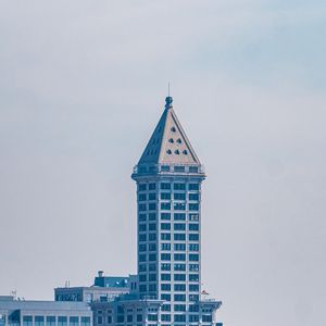 Превью обои башня, здания, город, архитектура, дорога