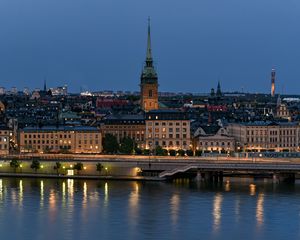 Превью обои башня, здания, огни, набережная, река, сумерки