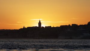 Превью обои башня, здания, силуэты, море, закат