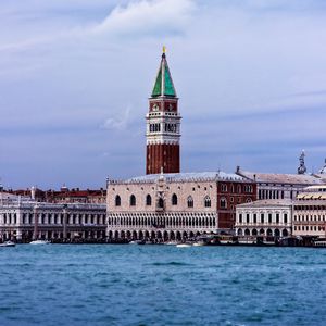 Превью обои башня, здания, вода, город, венеция