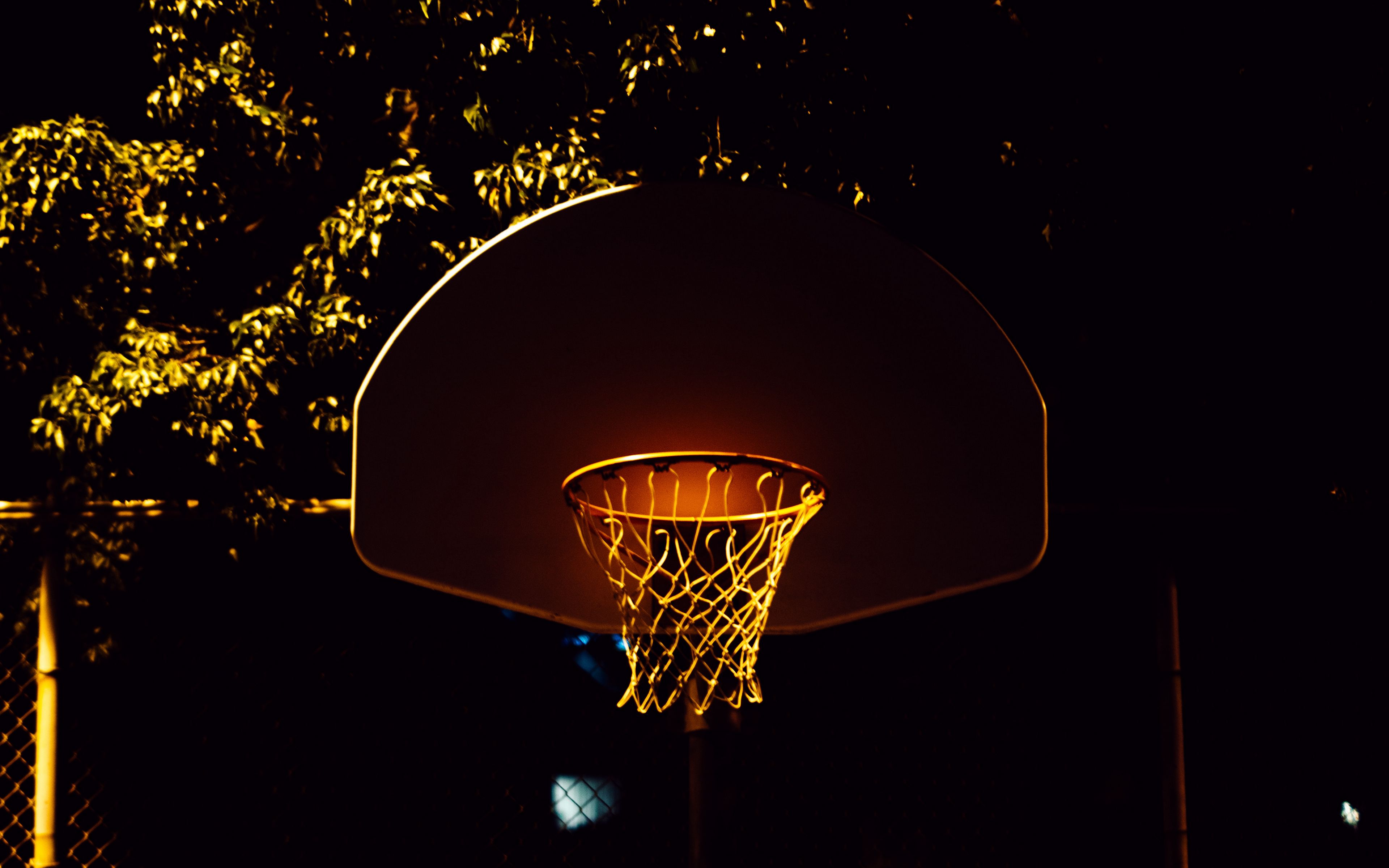 3840x2400 баскетбол, баскетбольное кольцо, баскетбольная сетка, тени, ночь обои...