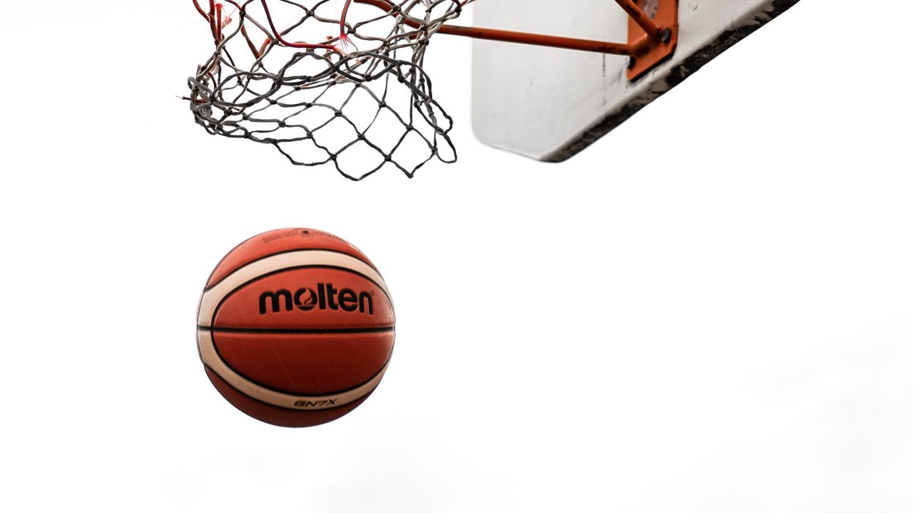 Обои баскетбол, мяч, баскетбольная сетка, баскетбольное кольцо, баскетбольный щит