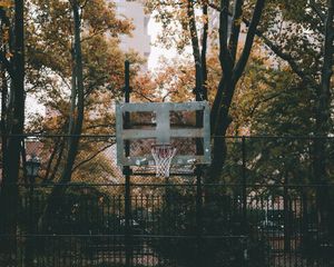 Превью обои баскетбольная площадка, баскетбол, площадка, корзина, осень