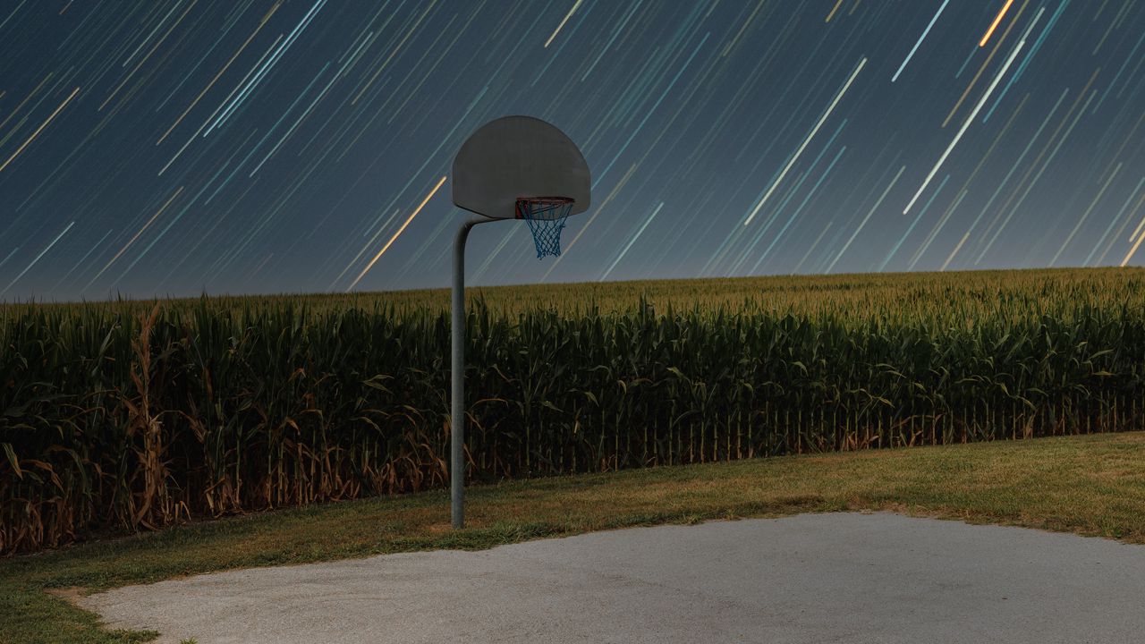Обои баскетбольная стойка, сетка, баскетбол, спорт, поле, метеоритный дождь