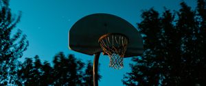Превью обои баскетбольное кольцо, баскетбол, корзина, звездное небо, темный