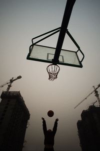 Превью обои баскетбольное кольцо, баскетбол, мяч, силуэты, темный