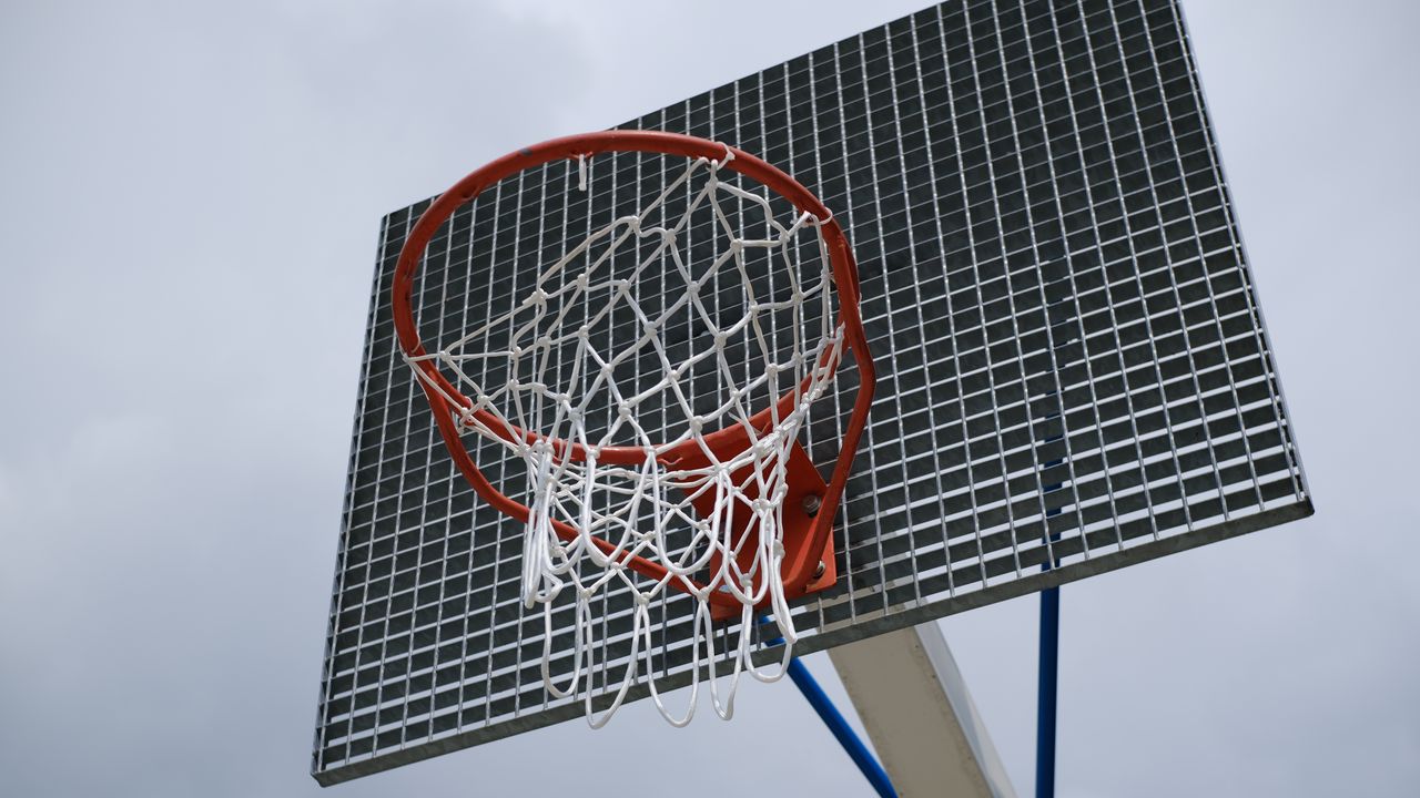 Обои баскетбольное кольцо, баскетбол, сетка, спорт, облака