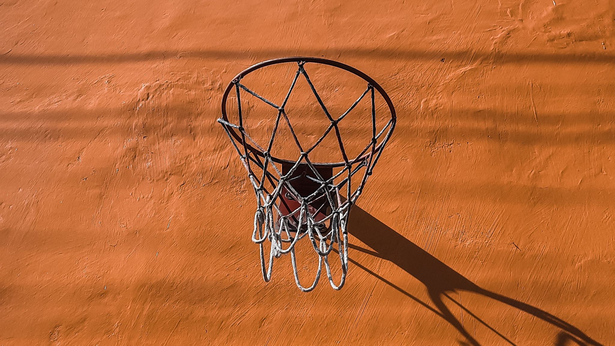 Золотое кольцо баскетбол. Баскетбольное кольцо. Баскетбольное кольцо обои. Крепление баскетбольного кольца. Баскетбольное кольцо впереди.