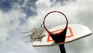 Превью обои баскетбольное кольцо, сетка, баскетбол, небо, игры, спортивный