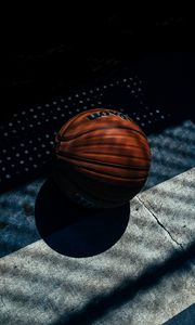 Превью обои баскетбольный мяч, баскетбол, тень, полосы