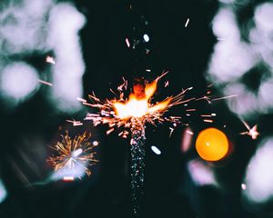 Превью обои бенгальский огонь, блеск, искры, блики, боке, размытость