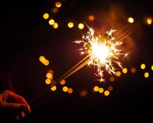 Превью обои бенгальский огонь, блики, искры