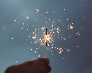 Превью обои бенгальский огонь, искры, блеск