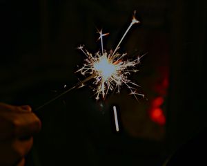 Превью обои бенгальский огонь, искры, блеск