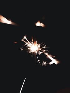 Превью обои бенгальский огонь, искры, темный, темнота