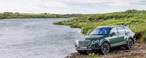 Превью обои bentley, bentayga, вид сбоку, природа