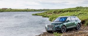 Превью обои bentley, bentayga, вид сбоку, природа