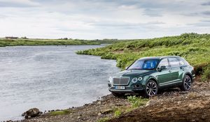 Превью обои bentley, bentayga, вид сбоку, природа