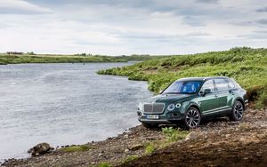 Превью обои bentley, bentayga, вид сбоку, природа