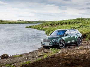 Превью обои bentley, bentayga, вид сбоку, природа