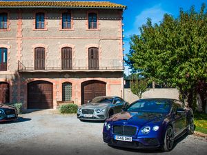 Превью обои bentley continental, bentley, автомобили, синий, стоянка