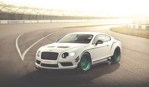 Превью обои bentley, continental, gt3-r, белый, вид сбоку