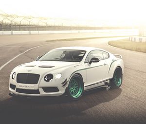 Превью обои bentley, continental, gt3-r, белый, вид сбоку